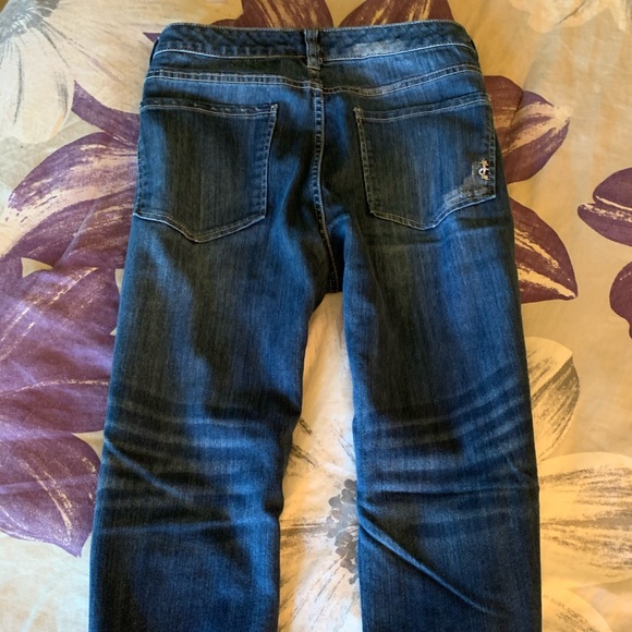 Daisy Fuentes distressed jeans - Picture 6 of 8
